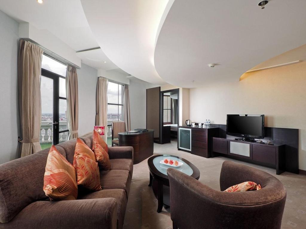 Grand City Hall Hotel & Serviced Residences Медан Екстер'єр фото